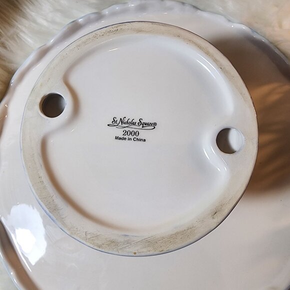 Vintage 2000 St. Nicholas Square “Holiday Friends” Christmas Pedestal Cake Stand - Picture 4 of 7